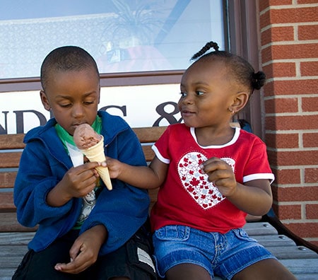 Children sharing an ice cream cone