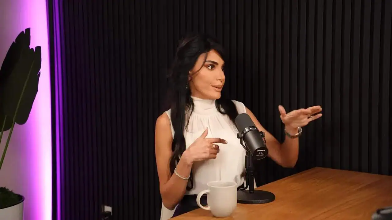Dr. Thais Aliabadi discussing health topics in a podcast studio.