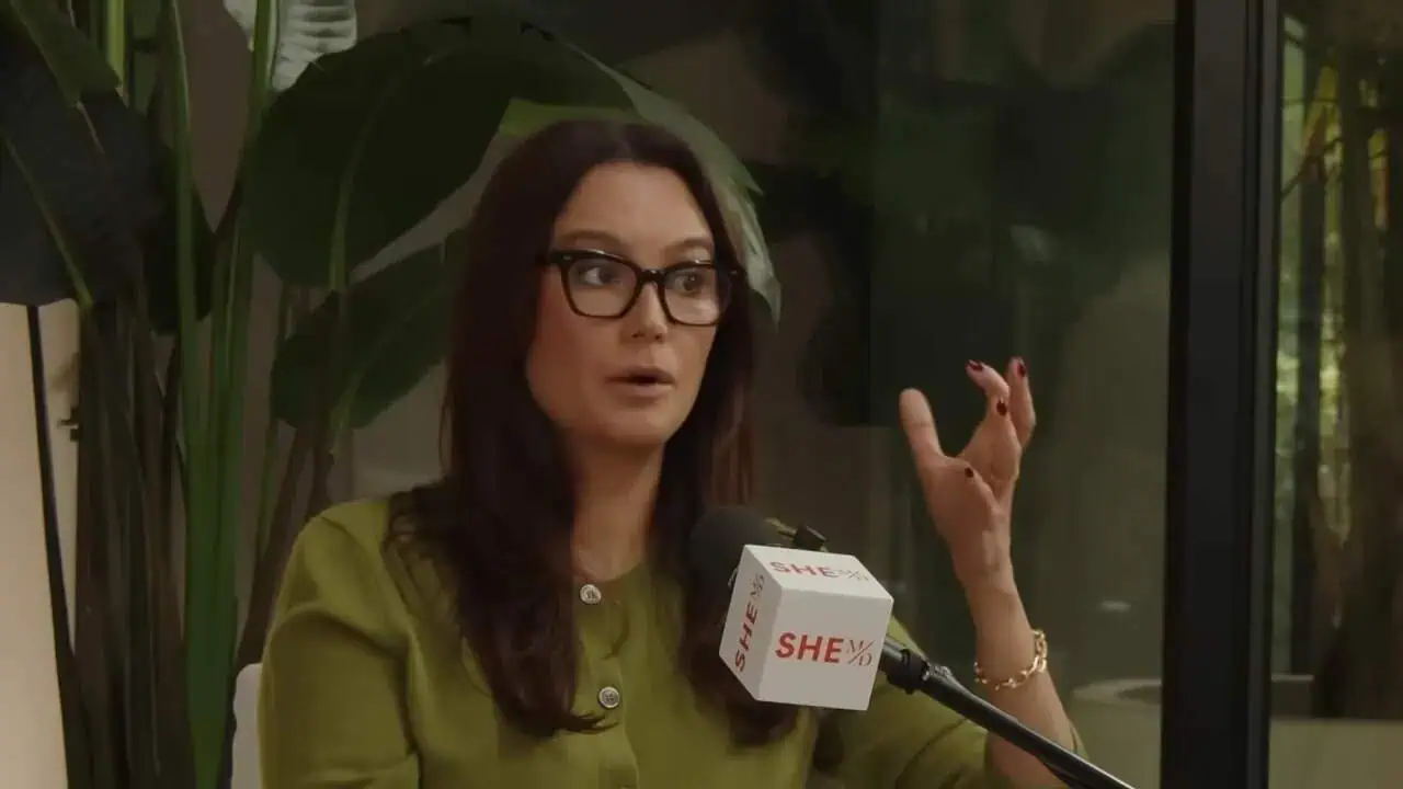 Thais Aliabadi MD delivering a speech at a medical event.