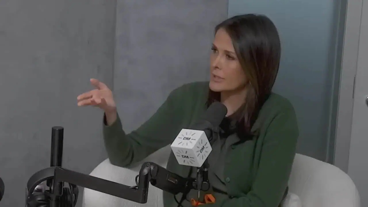Dr. Thais Aliabadi in a podcast interview, discussing medical topics.