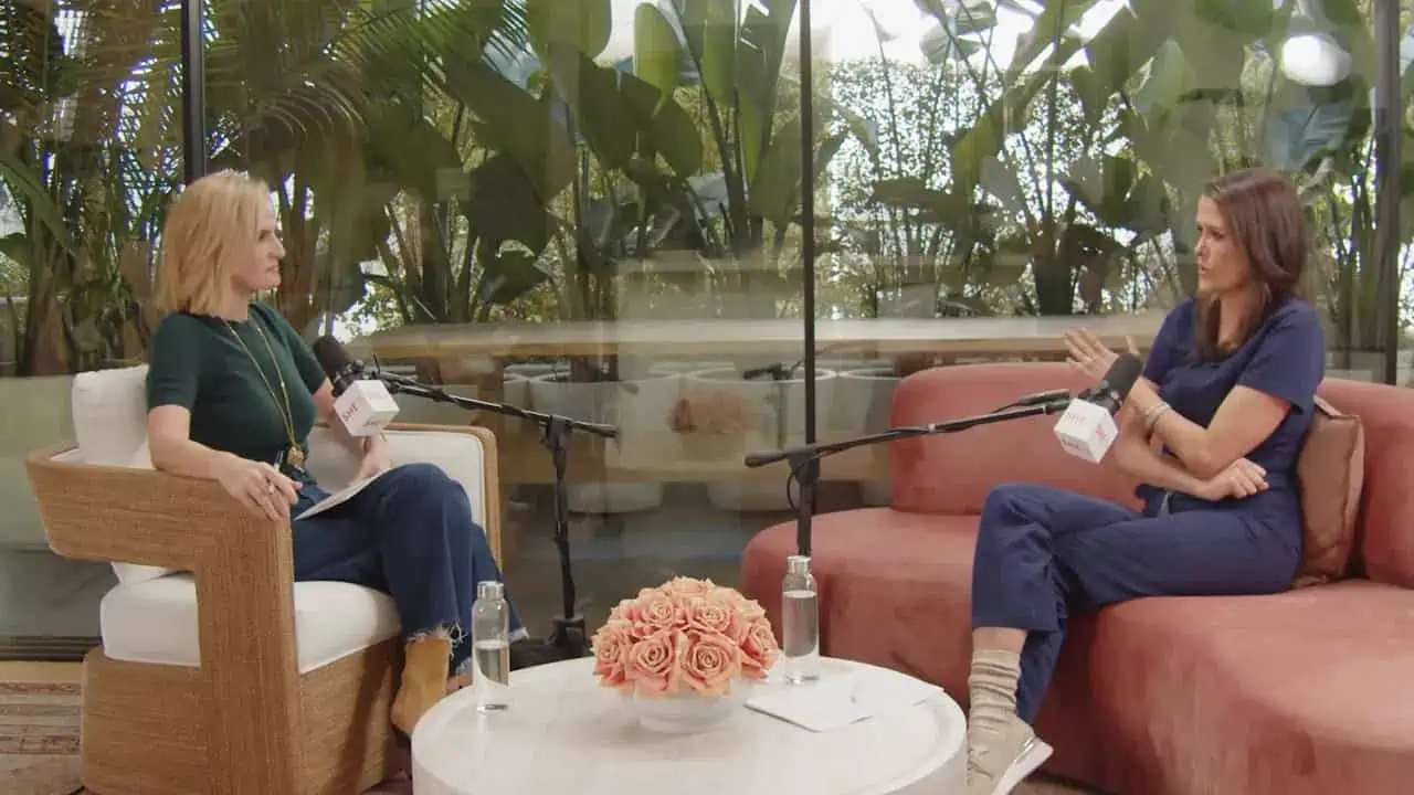 Dr. Thais Aliabadi MD during a medical consultation interview.