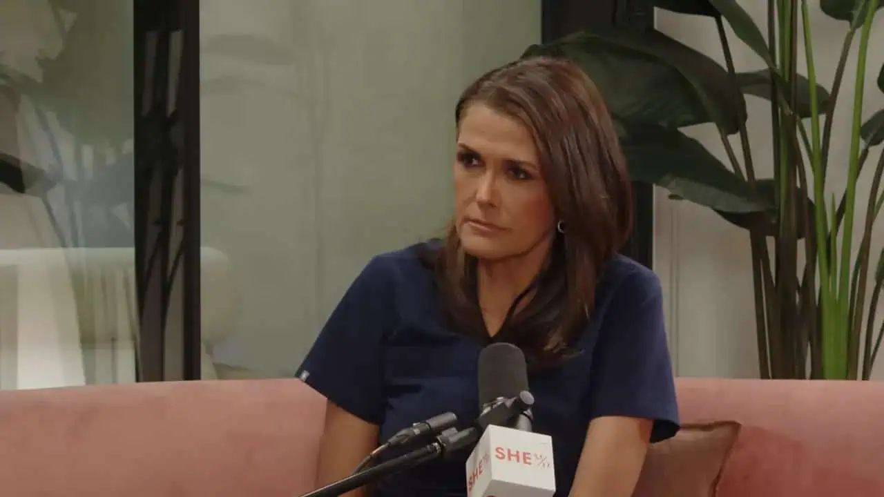 Dr. Thais Aliabadi during a medical interview or consultation.
