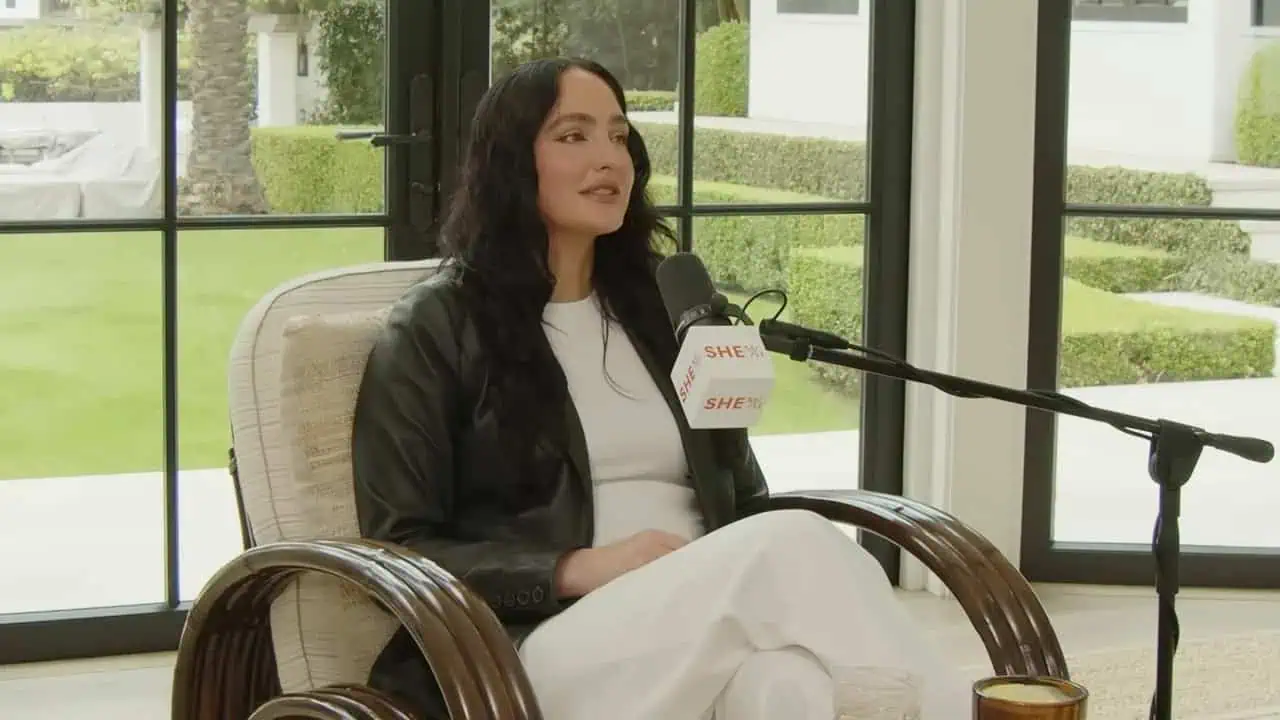 Thais Aliabadi MD during patient interview in a bright clinic setting.