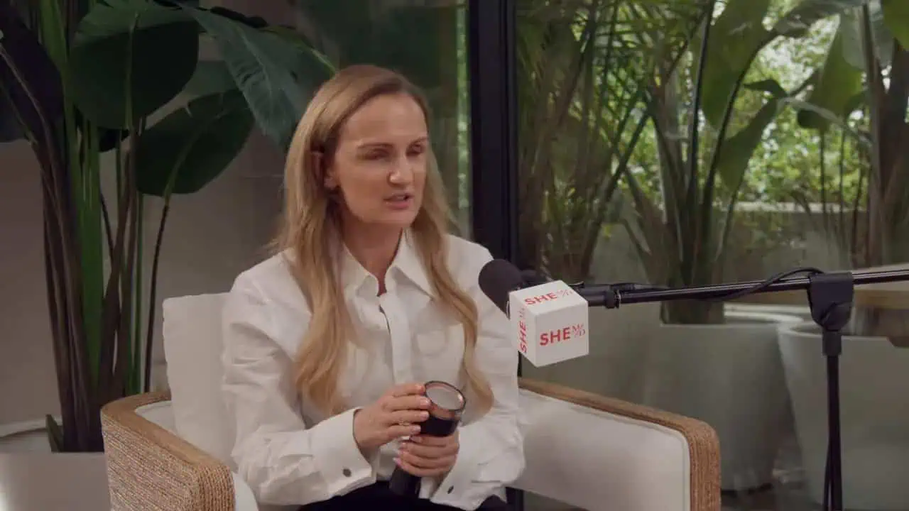 Dr. Thais Aliabadi speaking during an interview at her clinic.