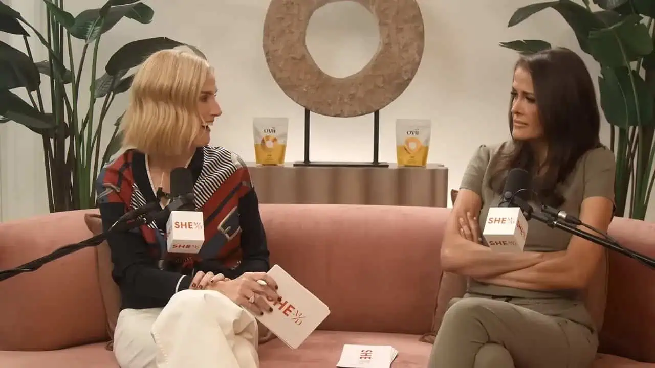 Dr. Thais Aliabadi in a professional interview setting with a guest.