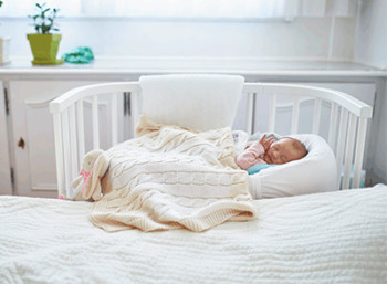 Sleeping with your baby, Sidecar bed, Dr. Thais Aliabadi Los Angeles OBGYN