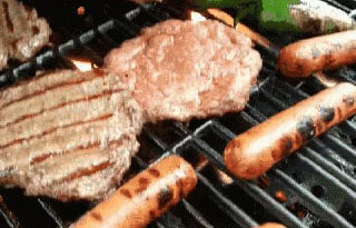 Hamburgers and hot dogs increases a woman's risk of breast cancer